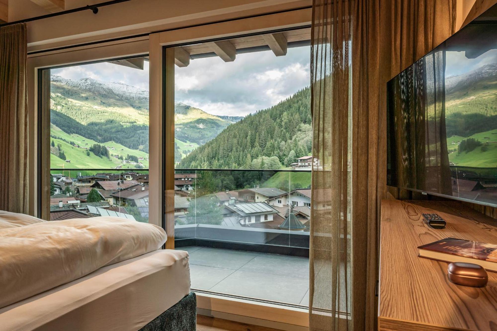 Schoenblick Appartements Tux Exterior photo
